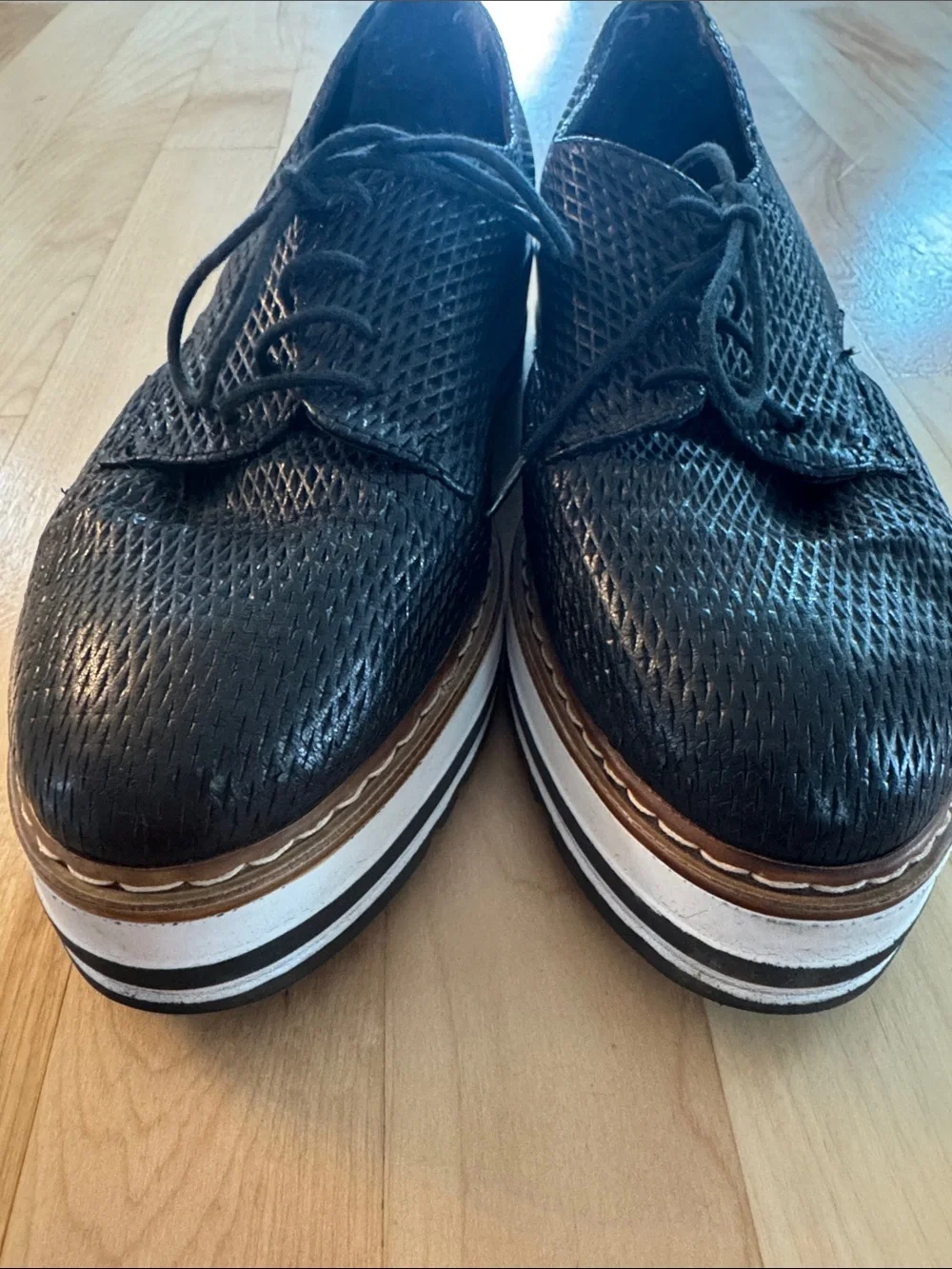 Wellfeet Black Textured Lace-Up Platform Leather Oxfords Shoes size 38 /  7.5/8